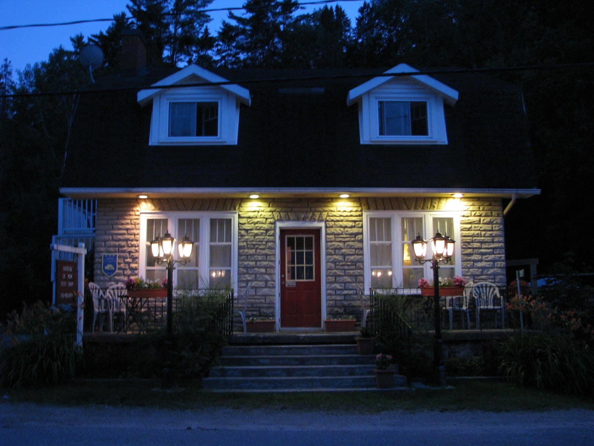 Auberge De Mon Petit Chum B&B Wakefield Dış mekan fotoğraf